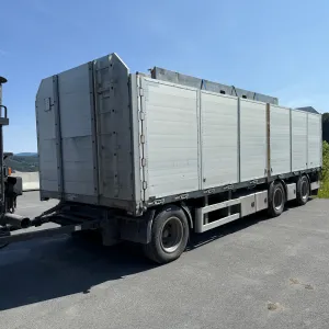 Konar slephenger med høye karmer