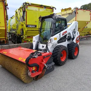Bobcat S650 "ny" kompaktlaster m/ kost og skuffe